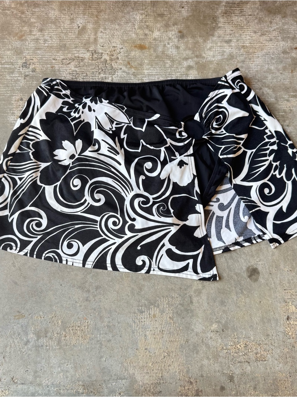 St. John's Bay y2k Black and White Floral Swim skirt